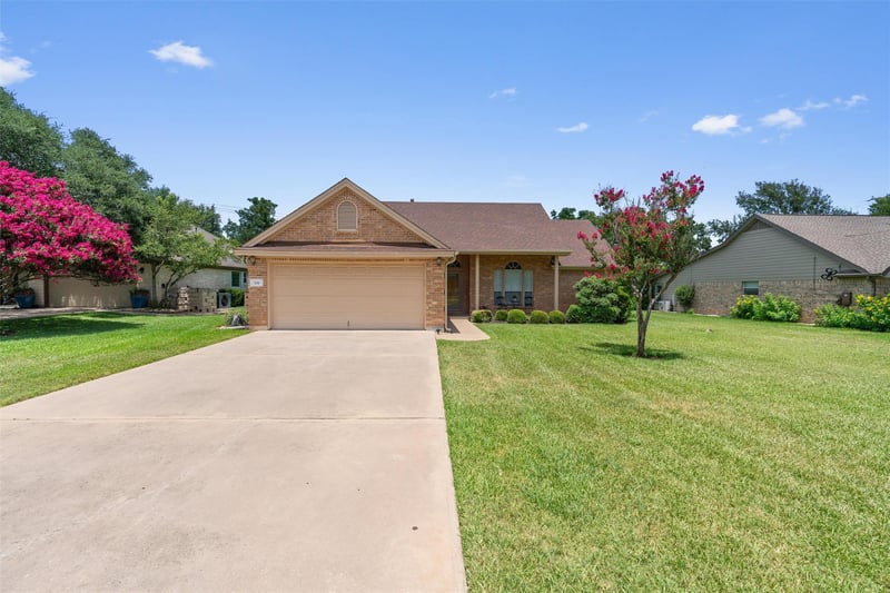 Virtual tour of 106 Stacey LN