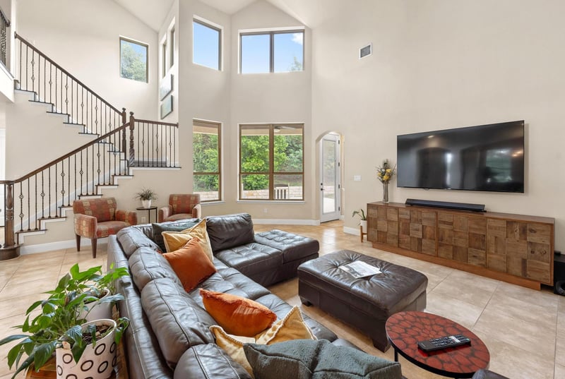 Virtual tour of 106 Tonkawa TRL