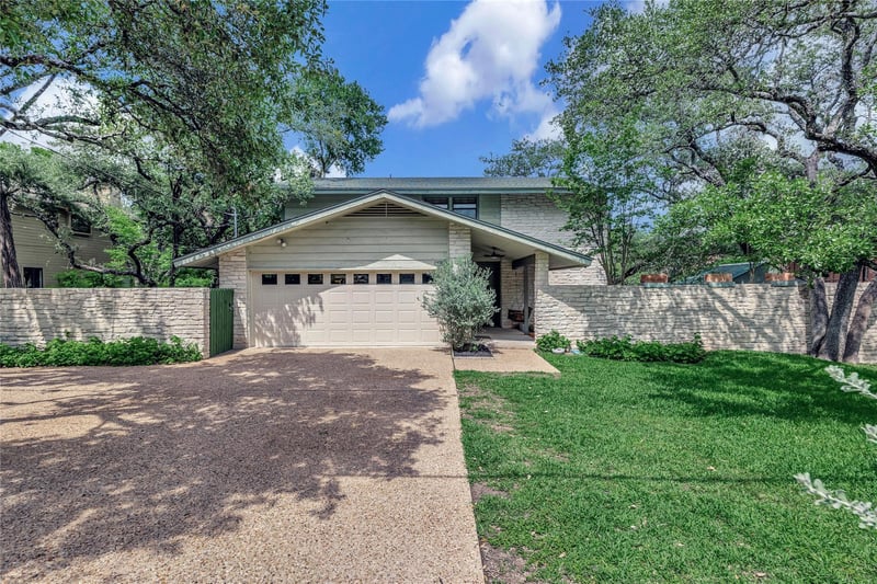 Virtual tour of 106 W Spring DR