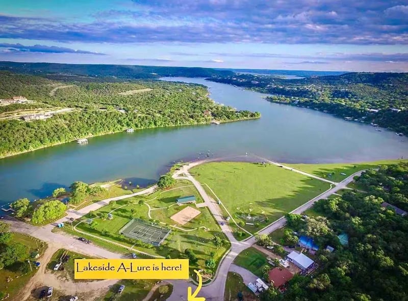 Virtual tour of 10612 Lakeside DR