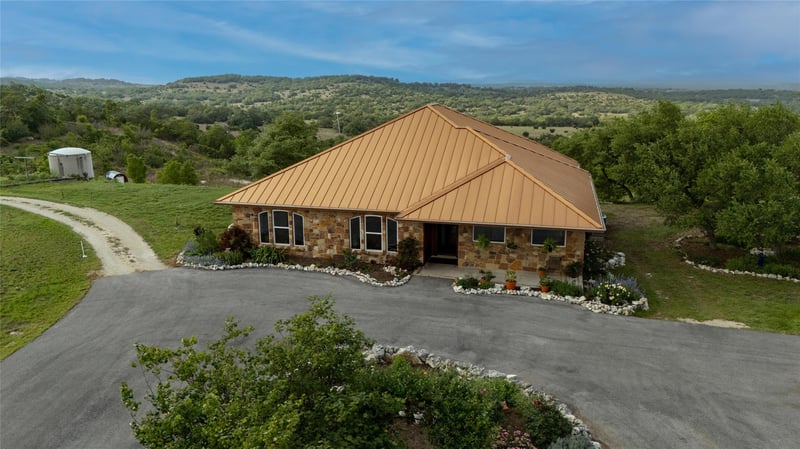 Virtual tour of 1063 Sanctuary Ln