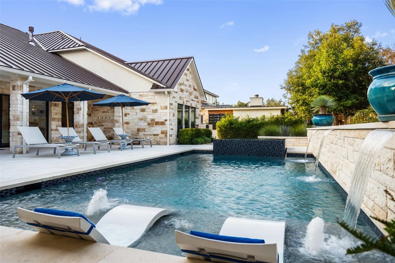 Virtual tour of 107 Bisset CT