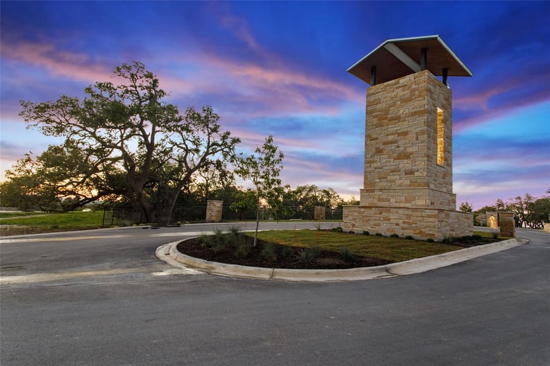 Virtual tour of 107 E. Flying Owl DR