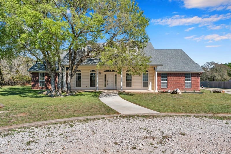 Virtual tour of 107 N Oak Vista DR