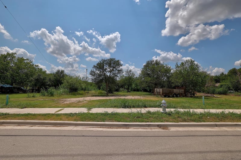Virtual tour of 107 N Robinson St