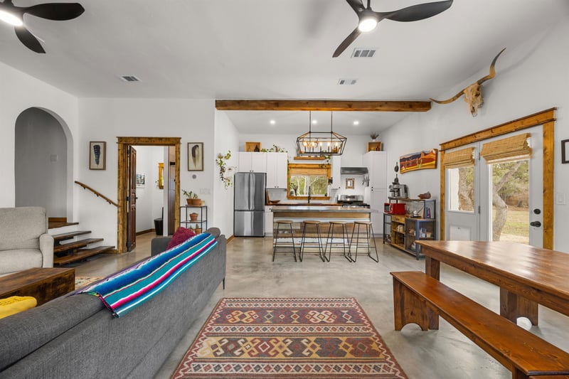 Virtual tour of 107 S Rainbow Ranch Rd
