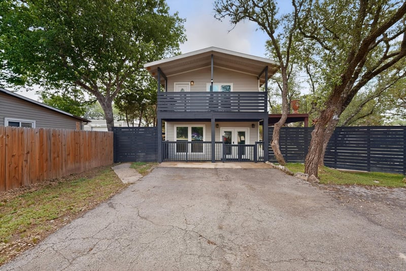 Virtual tour of 1070 Timberlane DR