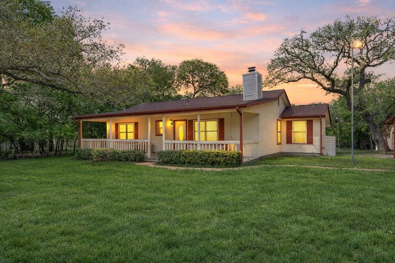 Virtual tour of 10706 Creek View DR