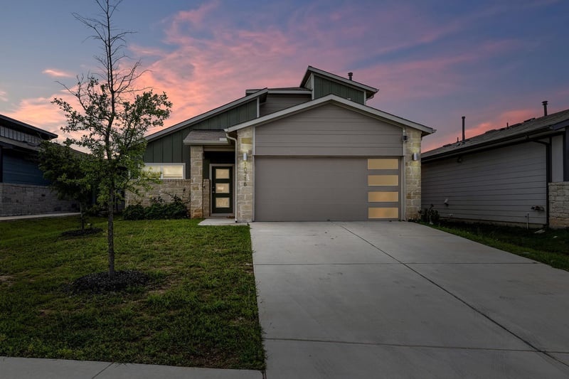 Virtual tour of 10716 Fulton Ave