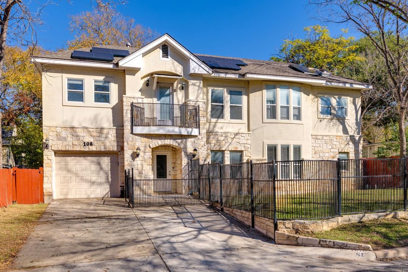 Virtual tour of 108 E 46th ST