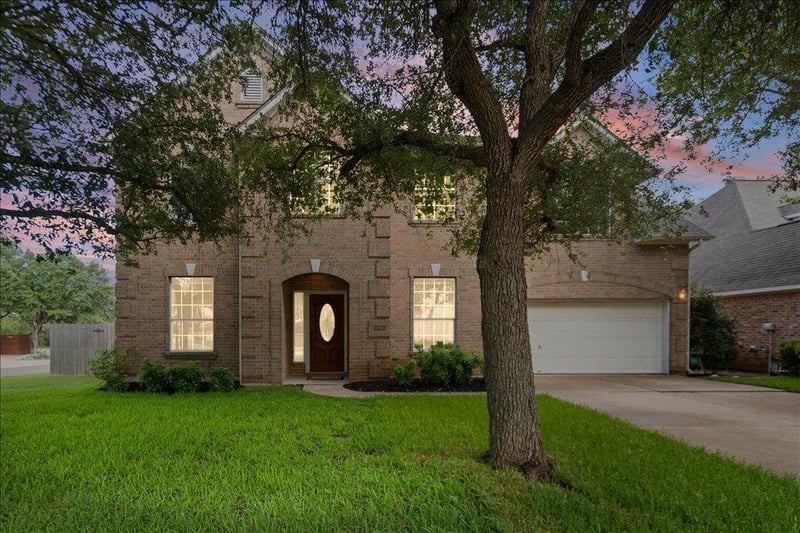 Virtual tour of 10801 Beachmont LN