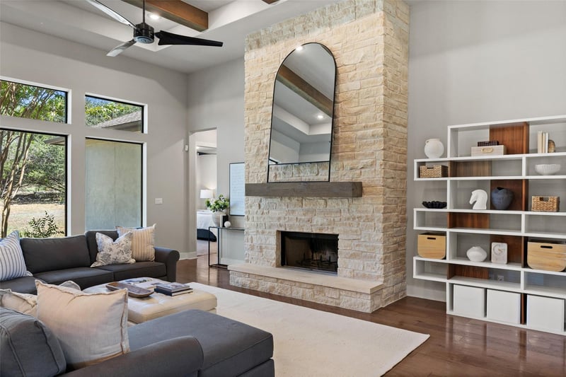 Virtual tour of 10809 Vista Heights Dr