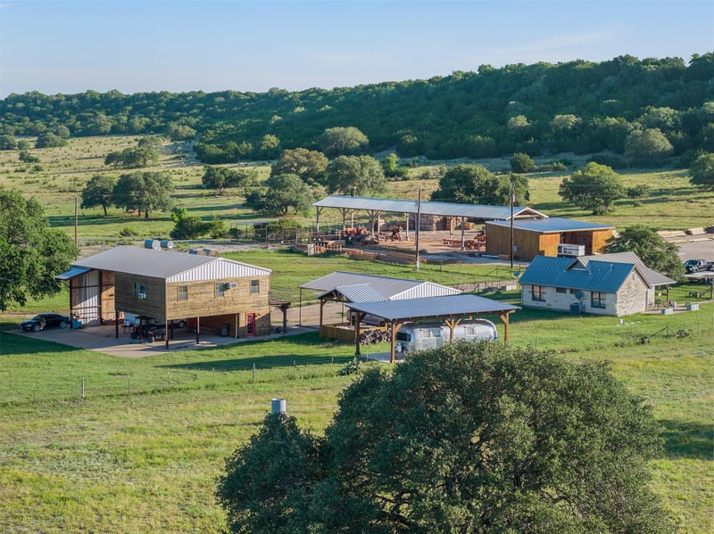 Virtual tour of 1081 County Road 1320