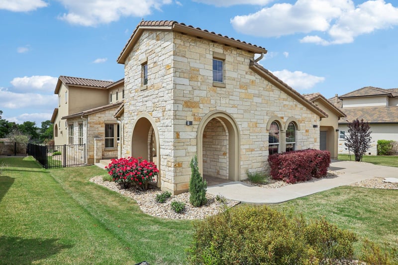 Virtual tour of 109 Charmstone LN