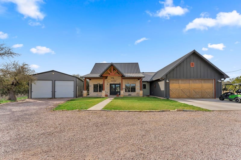 Virtual tour of 109 Lavonna Fox DR