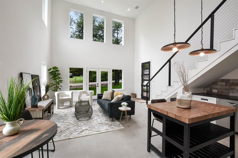 Virtual tour of 10901 W Lakeview DR