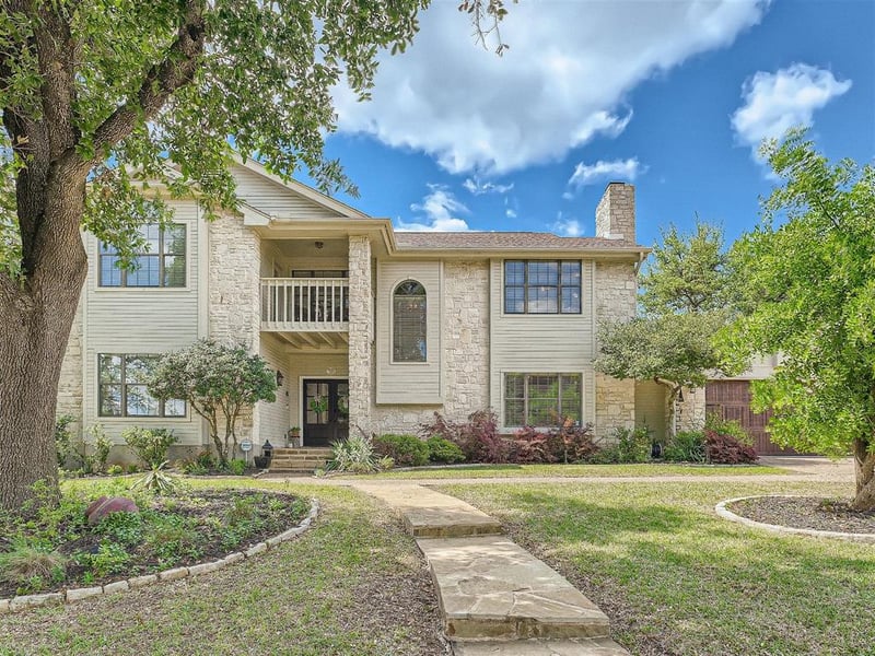 Virtual tour of 10902 NW Chateau Hl
