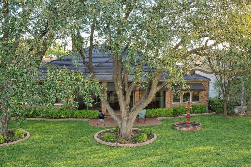 Virtual tour of 10904 Legends LN