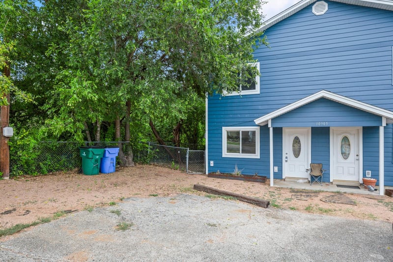 Virtual tour of 10905 Elm ST