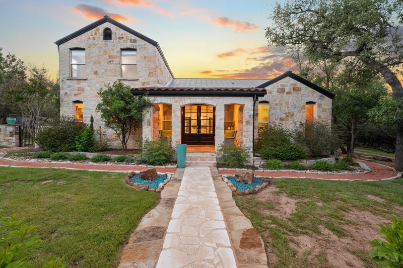 Virtual tour of 10921 Long Branch Dr