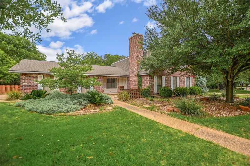 Virtual tour of 10925 Preston Trails DR