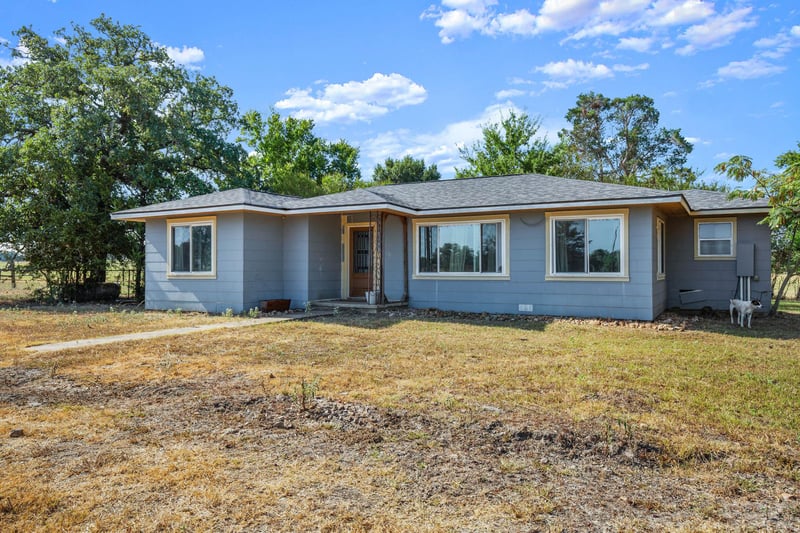 Virtual tour of 1099 Private Road 1061