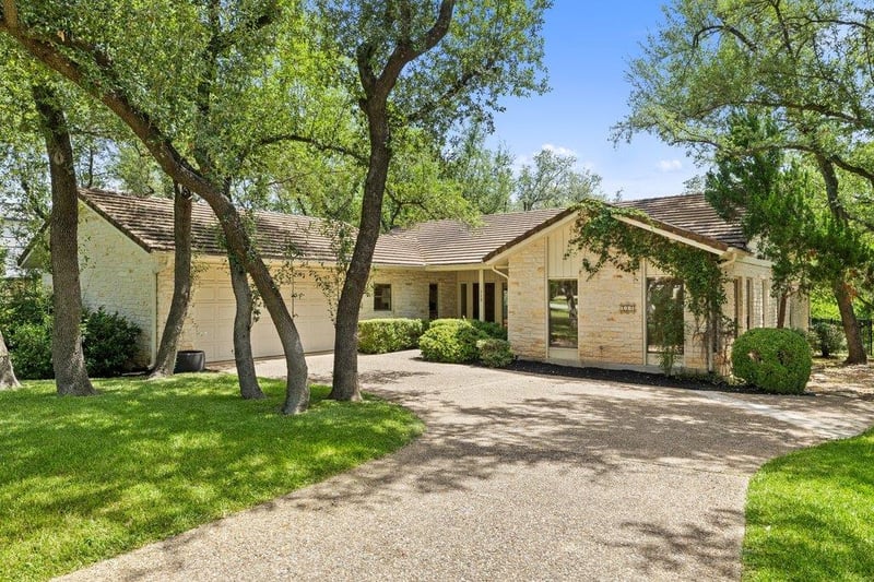 Virtual tour of 110 Blue Jay DR