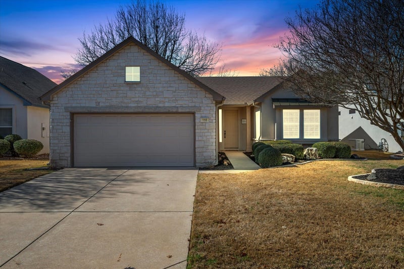 Virtual tour of 110 Cobb Cavern Dr