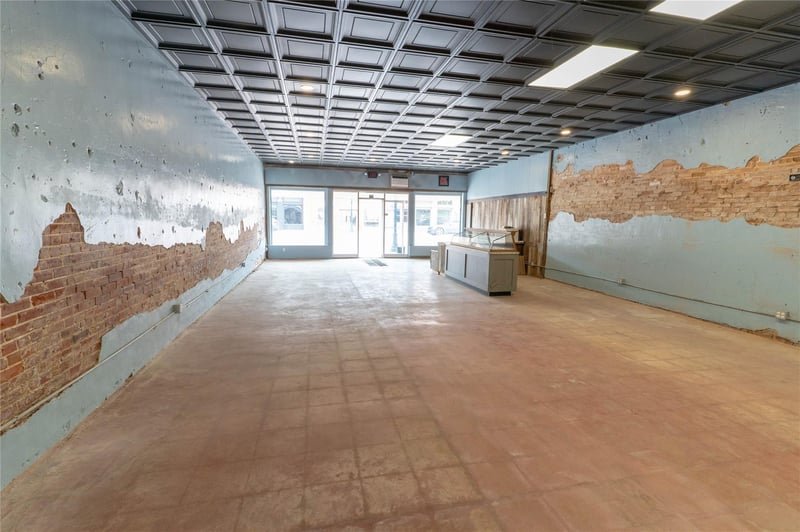 Virtual tour of 110 E Clark St E