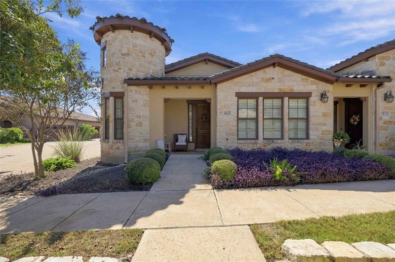 Virtual tour of 110 Lucia Cir Unit #1