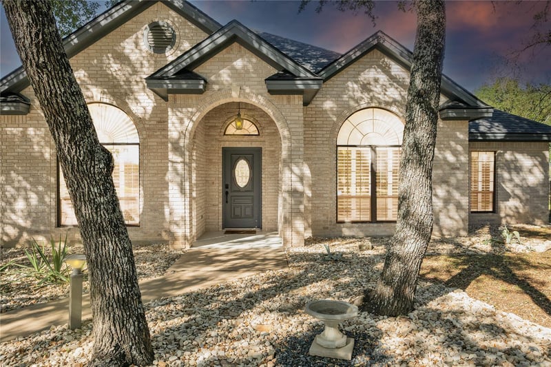 Virtual tour of 110 Wallace Riddell Dr