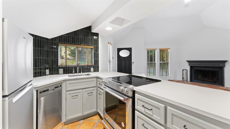 Virtual tour of 1100 Charlotte ST