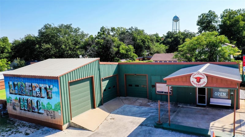 Virtual tour of 1100 Main ST