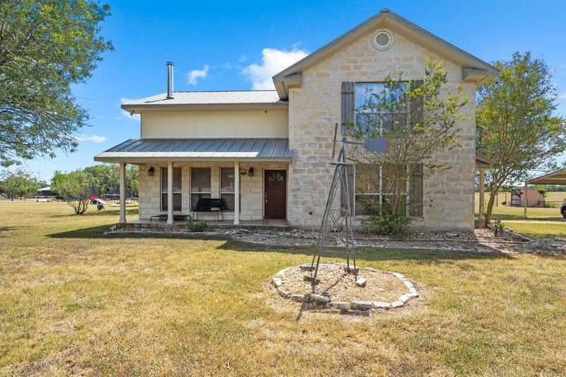 Virtual tour of 1100 Martindale Falls Rd
