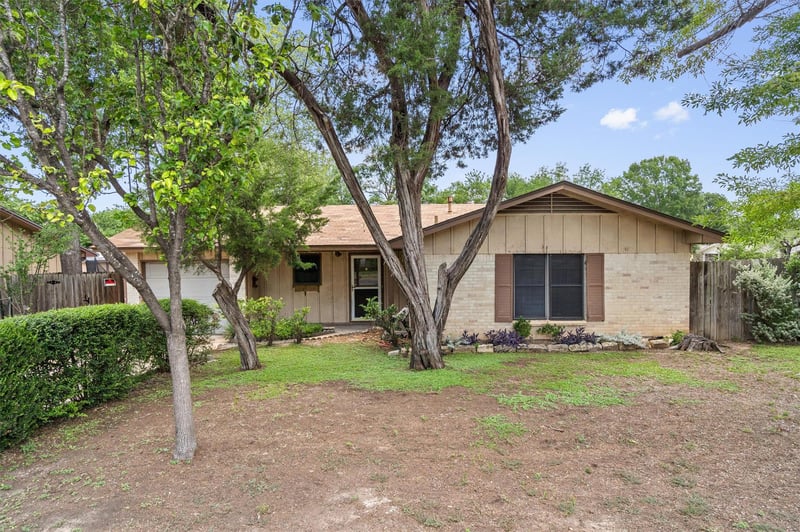 Virtual tour of 1100 S Trace DR