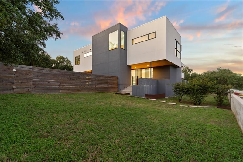 Virtual tour of 1100 San Augustine DR