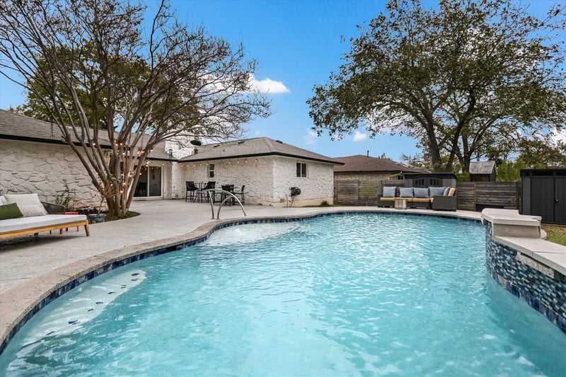 Virtual tour of 11009 Hillside Oak Ln