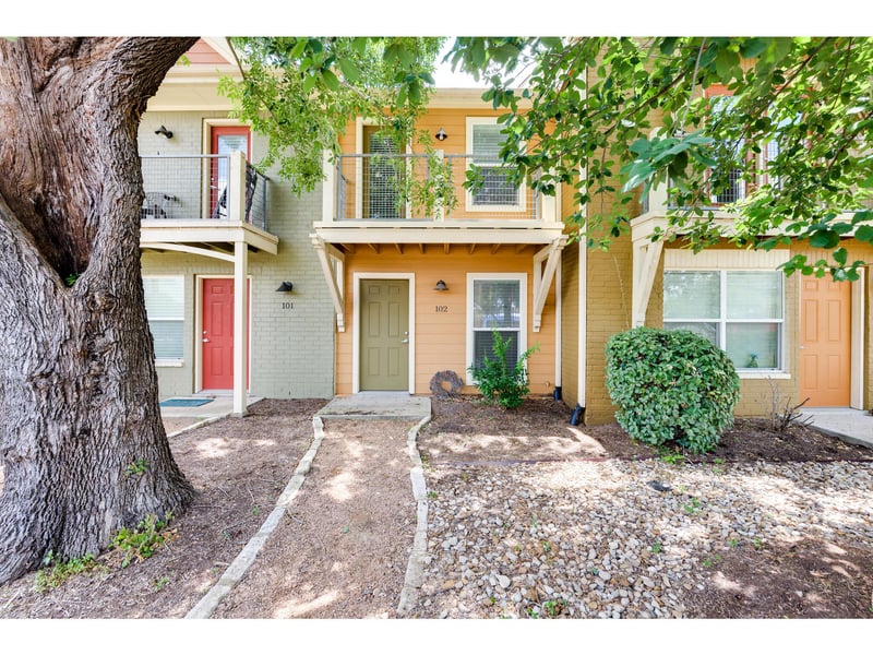 Virtual tour of 1101 Grove BLVD Unit #102