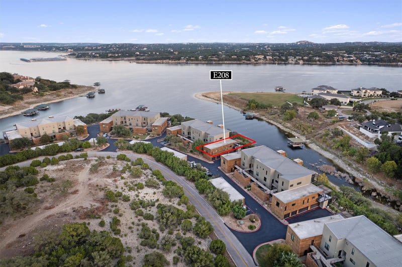 Virtual tour of 1101 Ivean Pearson Rd Unit #E208
