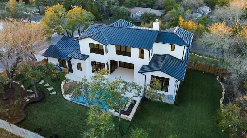 Virtual tour of 1101 Village West Dr