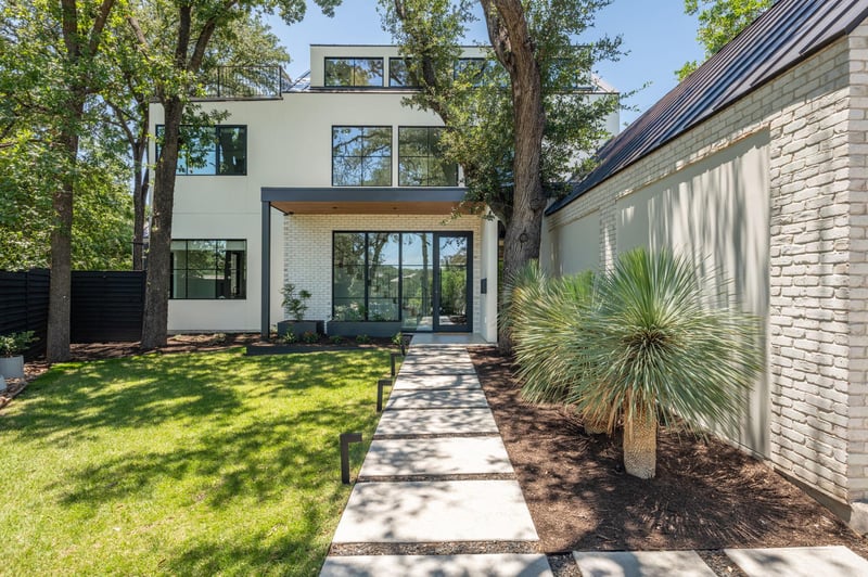 Virtual tour of 1102 Heritage Way