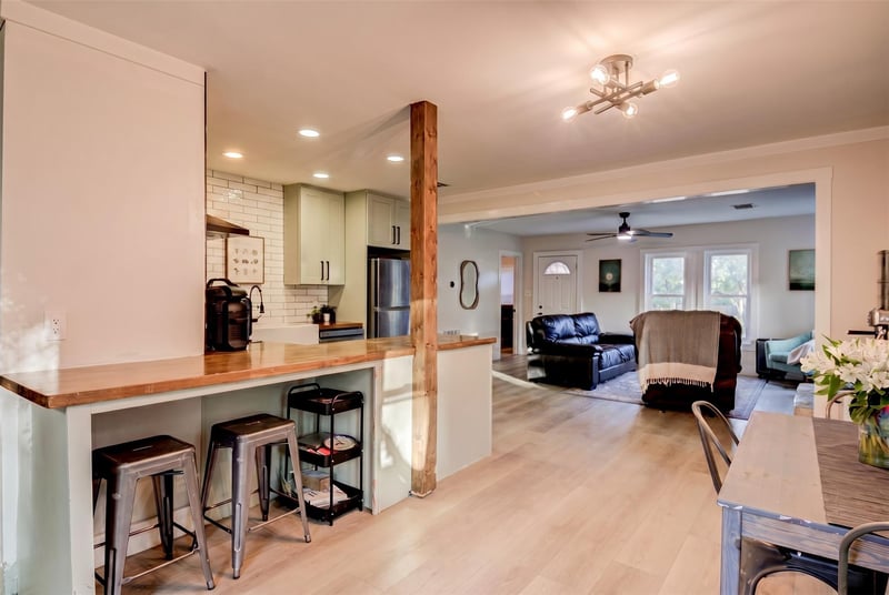 Virtual tour of 1103 Bluebonnet DR