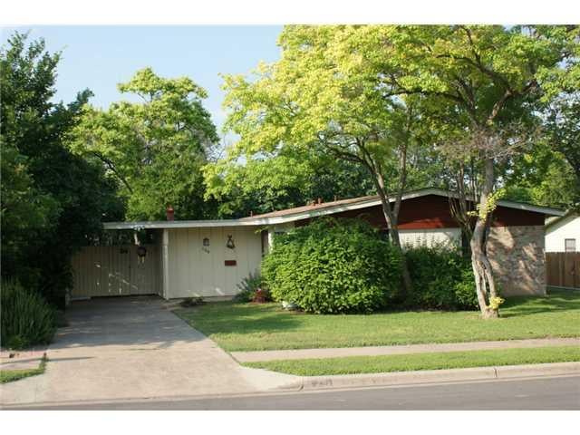 Virtual tour of 1104 Colony North Dr