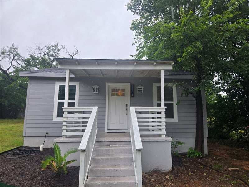 Virtual tour of 1104 N Hackberry ST