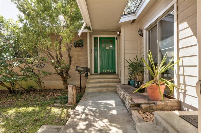 Virtual tour of 1104 Winsted LN Unit #A