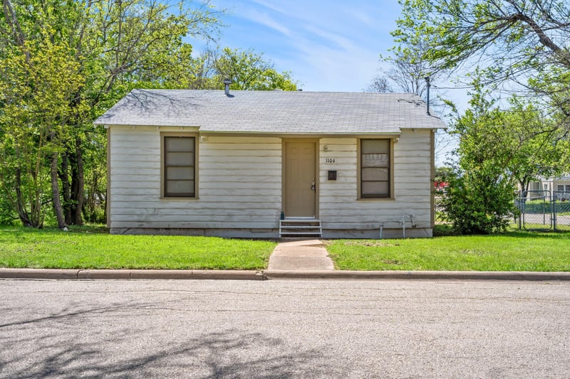 Virtual tour of 1104 York Ave