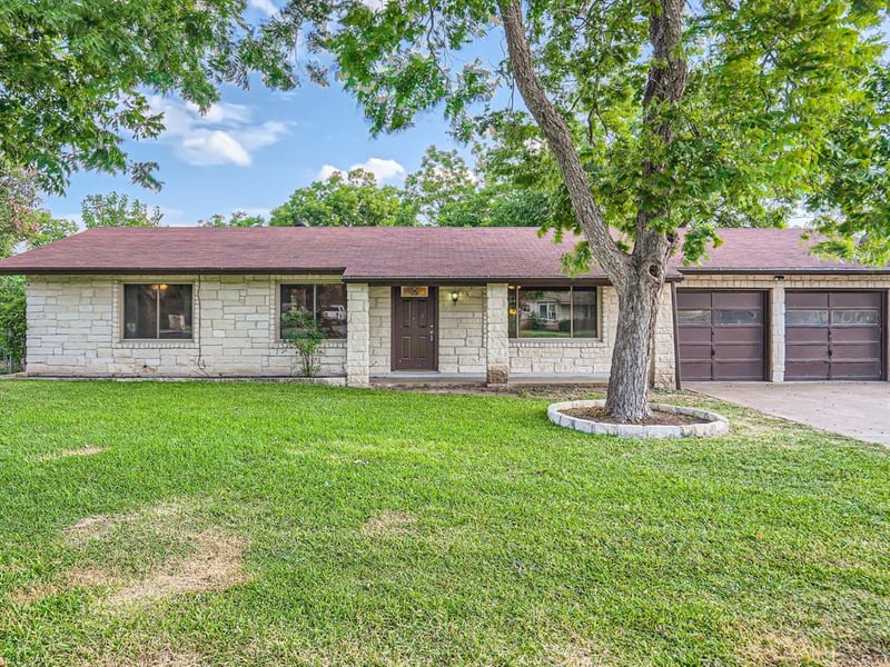 Virtual tour of 1105 Neans Dr