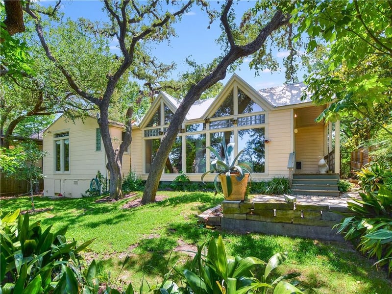 Virtual tour of 1106 Claire Ave