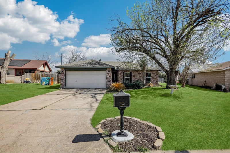 Virtual tour of 1107 Long Meadow DR