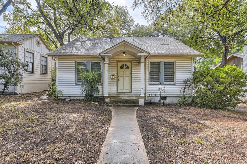 Virtual tour of 1107 Lorrain ST